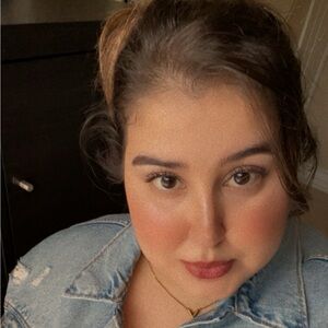 Meet your Posher, Hayley